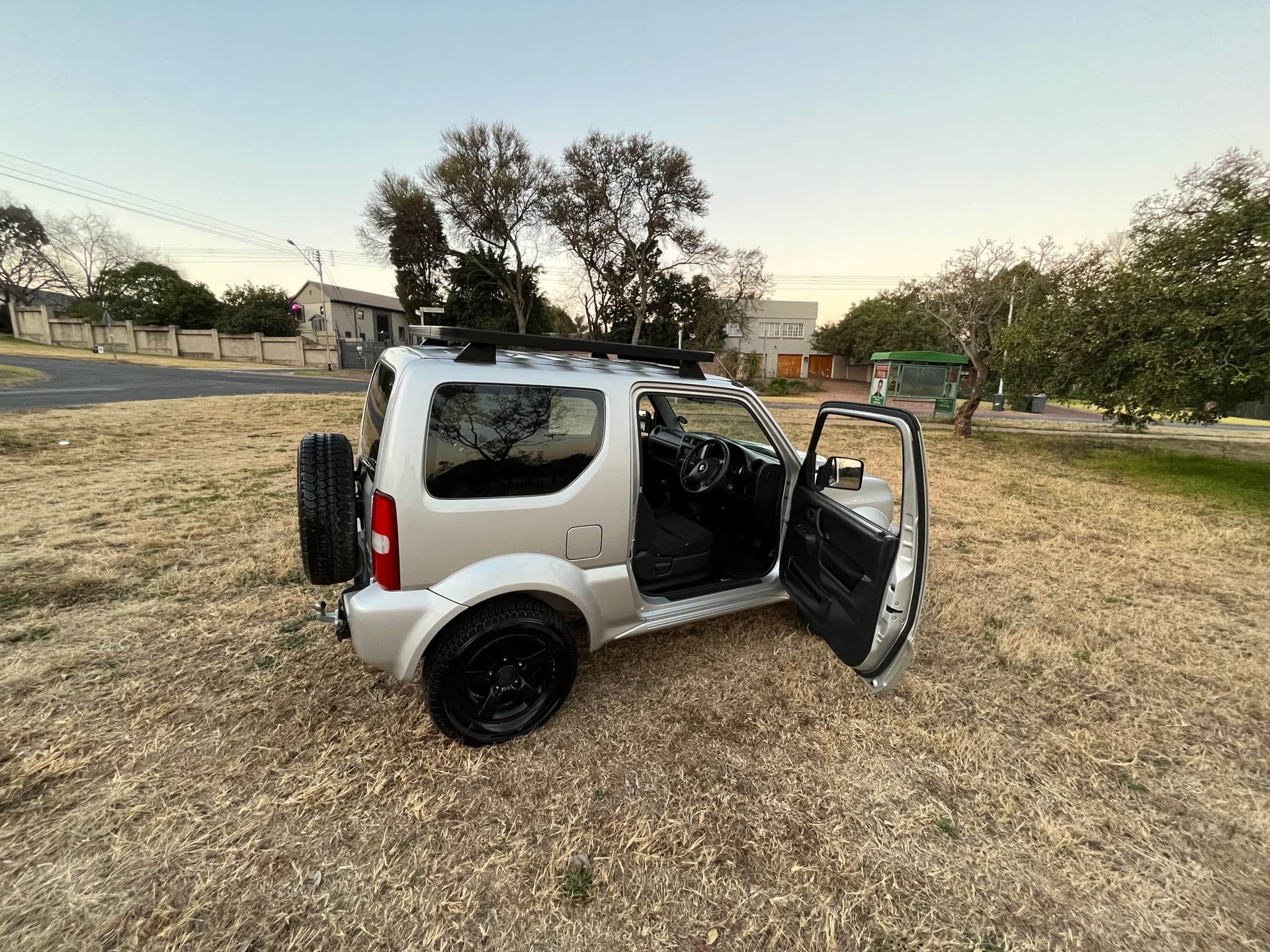 2013 Jimny 1.3 Silver, raised with roofrack